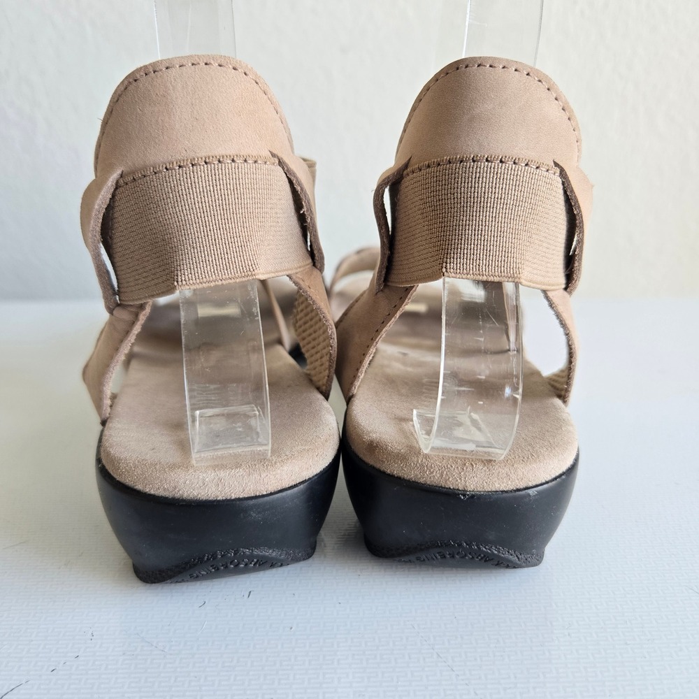 Munro American Ione Taupe Suede Scalloped Elastic Strap Wedge Sandals Womens 9M - Picture 5 of 9